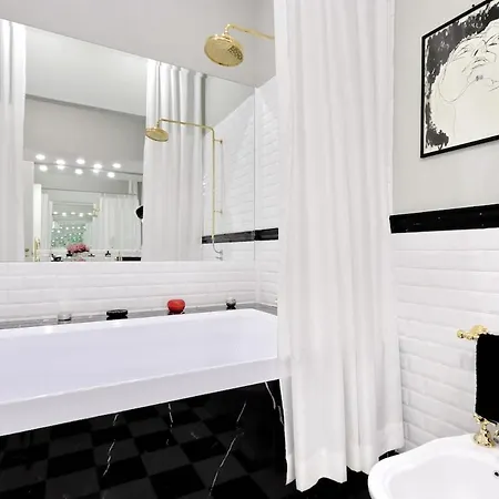 Elegant 270 Mq In Coppede- *