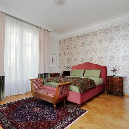 Elegant 270 Mq In Coppede- Rom